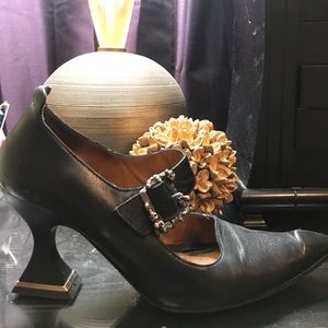 John fluevog Odette goth leather skull heels